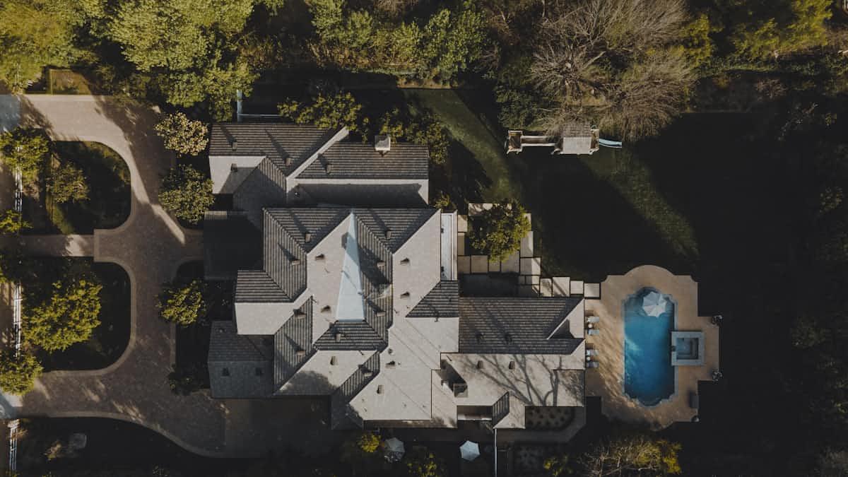 Large estate residence of the scale built on a 1,000 square yard plot